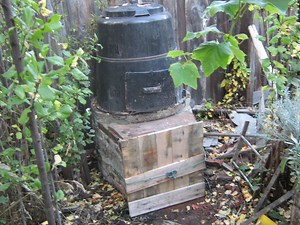 Vertical 2 Stage Composter and Technique for Composting Woody Plants and Thorny Material.
