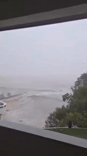 Some of my subscribers are telling me that Hurricane Melissa is devastating #jamaica Keep them in your prayers they will have alot of devastating winds for the next couple of hours. | Alfred Montaner