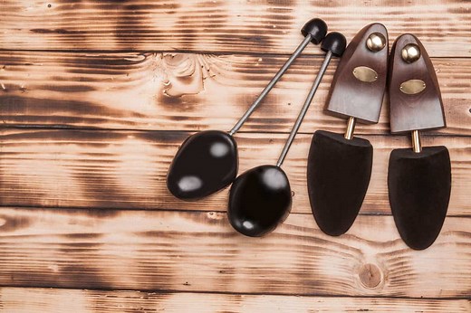 How To Stretch Plastic Shoes [4 Must-Try Methods] – StyleCheer.com