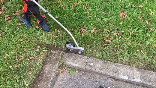 The Edger is just one of the many attachments available for the PAS-2620ES professional multi-tool. Find out more: https://www.echotools.com/.../products/pro-attachment-series | ECHO Global