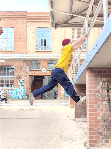 Climbing Flow 🌊 . #parkour #climbup #buildering #fantasthenics