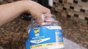 Raid Reusable Fly Trap Jar, 1 Count, Convenient, Hanging Flying Insect Jar with Food-Based Lure, No-Spray Fly Traps Outdoor Suitable Defense for Yards, Patios & Campsites