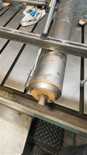 TOS w100a horizontal boring mill doing rollers #machinist #asmr #manualmachinist #heavymetal #steel