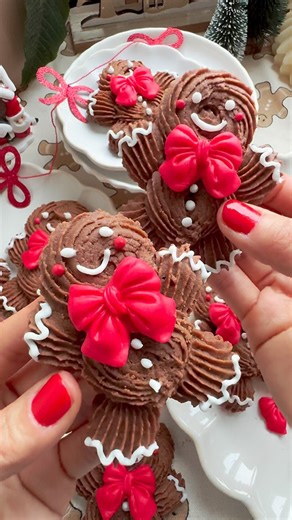 Winnie Wai-Ling Lee on Instagram: "Who said a Gingerbread Man has to taste like gingerbread? 👀🍫 Meet my Chocolate Danish Cookie Gingerbread Man: the cutest little fella in my cookie box and honestly… possibly too adorable to eat (but trust me, you’ll want to, because he melts in your mouth 😍). I used my go-to butter cookie dough from my new book Page 26 (yes, THAT one!) and simply swapped 30g flour for cocoa powder to make a deep, chocolatey version. And before anyone gets annoyed (I see you 