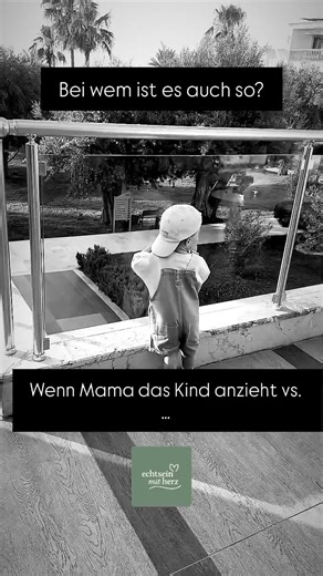 Wenn Mama das Kind anzieht → Mini-Model. 💅 Wenn Papa das Kind anzieht → Vereinsmitglied. ⚽️😂 💬 Team Mama-Outfit oder Team Papa-Trikot? 😂👇 #echtseinmitherz #kleidung #mamavspapa #erziehung #humor😂 #eheleben | echtseinmitherz