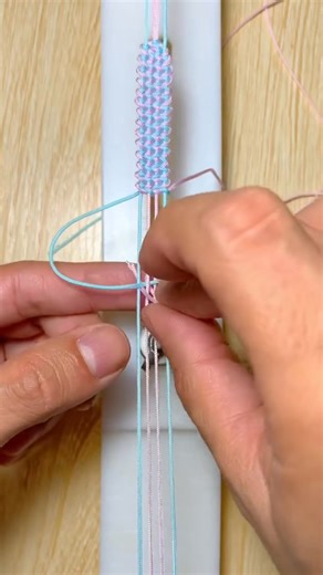 52K views · 605 reactions | #macrame #macrametutorial #macramelove #tutorial #tutorials #diy #handmadegifts #handicraft #pulseras #pulsera #bracelet #bracelets #brazalete | Diy Concept | Facebook