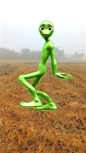 Subah Khet Mein Alien! 😱👽 #aliendance #dance #dametucosita #shorts