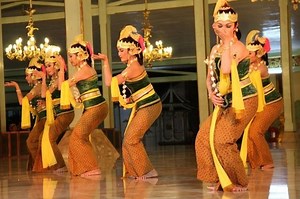 6 Contoh Tari Klasik atau Tradisional Lengkap dengan Asal Daerahnya - Sonora.id