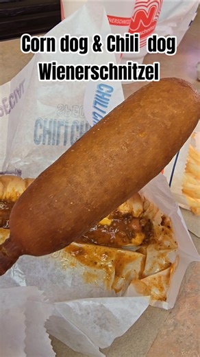 Corn dog & Chili dog at Wienerschnitzel 🌭 🔥 😋 #shorts