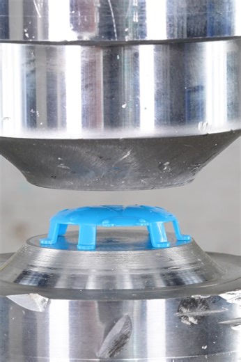 Hydraulic press crushing plastic stool