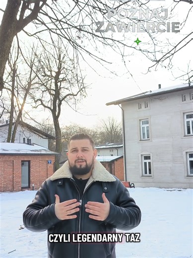 🧶 TAZ – Jak berlińscy bankierzy stworzyli serce Zawiercia? Zanim Zawiercie stało się miastem szkła i stali, było potęgą włókienniczą! 🏭 Poznajcie historię Towarzystwa Akcyjnego Zawiercie, czyli legendarnego TAZ-u. Od wizji braci Ginsbergów, przez budowę kultowego osiedla z czerwonej cegły, aż po trudne czasy wojenne. W dzisiejszym materiale: 🚂 Jak Kolej Warszawsko-Wiedeńska i rzeka Warta zbudowały ten biznes? 🏙️ Dlaczego osiedle TAZ było rewolucją w architekturze robotniczej? 🧵 Od przędzy b