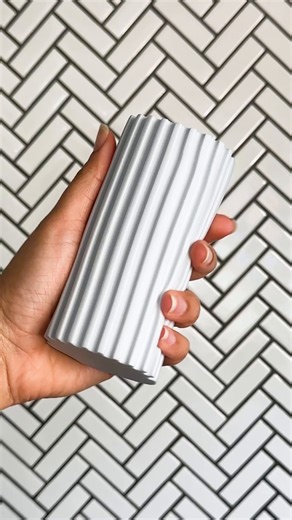 Introducing the ultimate dusting sponge! This all-in-one cleaning tool works wet and dry on surfaces and those often-overlooked nooks. Shop here: https://amzn.to/3QMQGQz - Voici l'éponge à époussetage ultime! Cet outil de nettoyage tout-en-un fonctionne mouillé et sec sur les surfaces et les recoins souvent négligés. Magasine ici : https://amzn.to/3QMQGQz | Amazon.ca