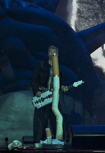 “I feel like I just ripped my n*p ring out right nowwww” - False alarm guys, I checked on the n*p and it’s all g! 😮‍💨 @mgk • papercuts Brisbane Entertainment Centre 16.04.26 #machinegunkelly #mgk #lostamericana #fyp