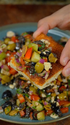 Ensalada 4 de 5 para empezar bien el año: Ensalada griega de aceitunas! #recetas #aiuda #recipe