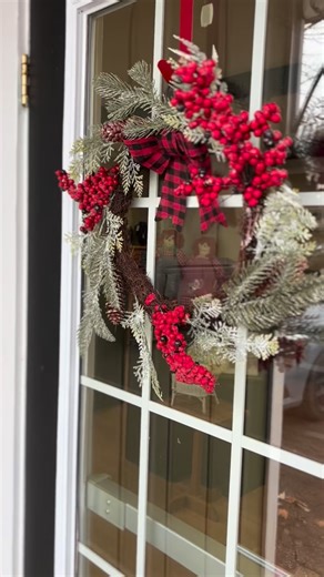 HANDMADE FOR THE HOLIDAYS (11/16-12/20) The Kentucky Guild is excited to present Handmade for the Holidays, our annual holiday exhibit. Come on down to peruse the work of over twenty skilled artists and craftsmen and shop for the perfect gift for your loved one (or for yourself)! With a huge variety of craft, such as prints, wood, ceramic, paintings, textiles, and more, there’s something for everyone! BEREA ART CRAWL- Please join us on Saturday, November 22, from 4-7PM, as one of the participati