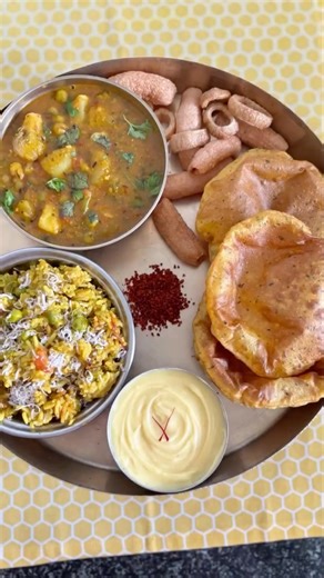 Home Chef Duggu on Instagram: "Aloo Matar ki Sabji | Masala Puri | Masala Bhat 🥔🍛🍚 Comfort food = sorted! 😍 From spicy sabji to street-style puri & desi rice, this plate is full of ghar ka swaad and love ❤️ Which one would you steal first? 👀👇 Save it, share it & come hungry! 🤭✨ Comment “ Thali “ to get full recipe in your DM 😍 #maharashtrianfood #comfortfood #homechef #indianthali #traditional #desi #maharashtrian #homemadefood #seo #explore #explorepage #fyp aloo matar ki sabji, masala 