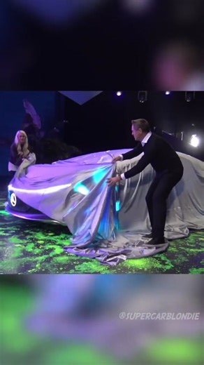 Mercedes Vision AVTR: Crab Walk Demonstration