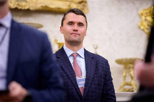 Qui était Charlie Kirk, l'influenceur conservateur tué par balle en plein rassemblement ? | Les Inrocks