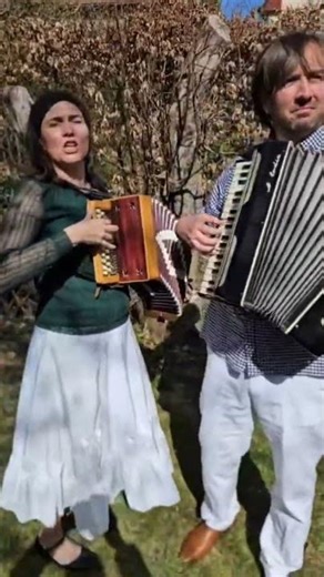 The Harneys 🍀 Celtic Music from Czech Republic Jessica May Harney from Canada + Petr Novak accordion