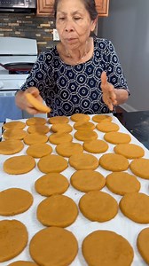 3.1M views · 54K reactions | Gorditas de ajonjolí. Así es como mi mamá las prepara. Van muy bien con un café ☕️ receta en el primer comentario. #gorditasdeajonjoli #gorditas #gorditasdemaiz #ajonjoli #mexicanfood #recetasmexicanas #comidacasera #fypシ #CervantesGema | Cervantes Gema | Facebook