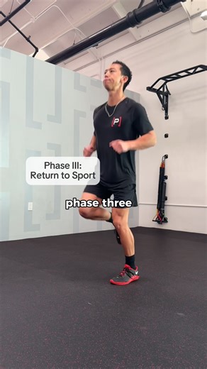 What your hamstring injury location could be telling you about your return to play 👇 Hamstring injuries vary from simple strains to proximal tendinopathy, and recovery timelines can look very different. 👉 One major factor: the location of your pain. The closer the injury is to your sit bone (ischial tuberosity), the longer it typically takes to return to sport. That’s why following a progressive rehab plan matters. Rushing recovery = higher re-injury risk. Here’s the roadmap: ⚡️ Phase I: Prote