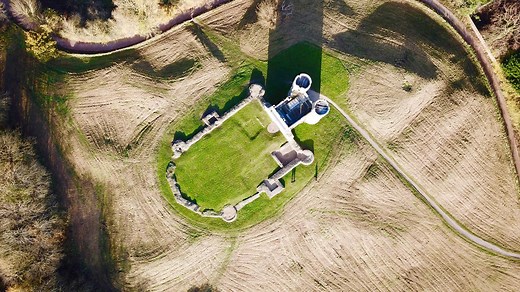 Donnington Castle was a fortified residence of the 14th Century. Its twin-towered gatehouse was built in the 1380s for Sir Richard de Abberbury, a knight in the service of the Black Prince. Surrounding the medieval castle are remains of an artillery defence constructed 1643-1644. | Abandoned Spaces