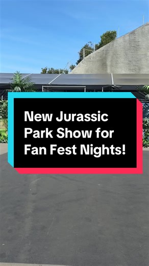 Big surprise at Universal Studios Hollywood today… and it involved dinosaurs. 🦖🔥 Guests in the park were unexpectedly treated to a preview of an all-new Jurassic Park themed mini stunt show, featuring incredible stunt performers, cinematic action, and some very intimidating dinosaurs. The performance felt like a scene straight out of the Jurassic Park universe and completely stopped guests in their tracks. What makes it even more exciting? This stunt show is actually being created exclusively 