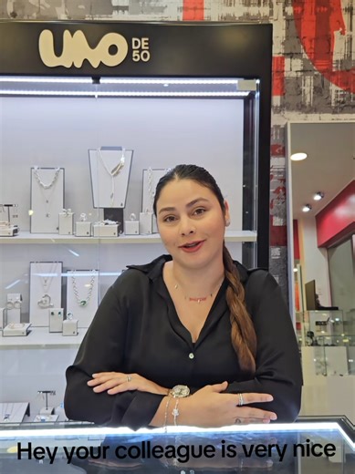 Did you see the Uno de 50 in the background👀 #rage #fyp #aruba #jewelry #work