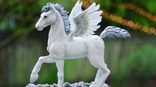 The Pegasus cake structure is super versatile! Make it bigger for more servings! Templates and step by step instructions on www.sugargeekshow.com | Sugar Geek Show