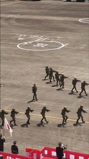 The Terrifying Reason Why JGSDF Rangers March in a Perfect "Umbrella Formation"...