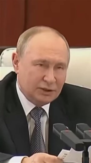 🇷🇺🇫🇷🔥 Vladimir Poutine ridiculise Macron… en mode Napoléon ! #Macron #Poutine #MacronDestitution Abonnez-vous et partagez la vidéo 🙏 | Magasin D'info