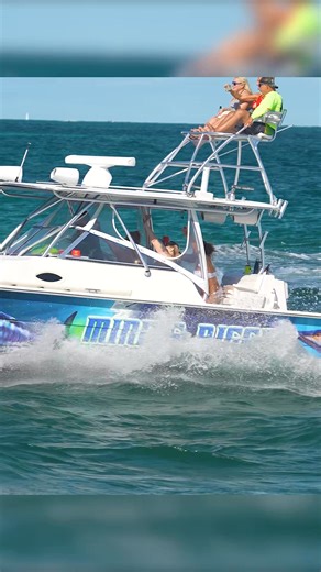Beautiful Day at Haulover! | Haulover Inlet ➡️ Follow roughinlets for more original boat action videos! #roughinlets #hauloverinlet #boyntoninlet #boyntonboats #bocainlet #bocaboats #wavyboats #hauloverboats #Miami #boatzone #boatsvshaulover #boatsdaily | roughinlets