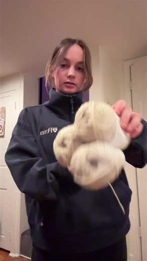 Vlogmas day 2 knitting journey begins 🤍❄️