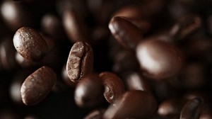 Super Slow Motion Shot Exploding Premium 库存影片视频（100% 免版税）1038788111 | Shutterstock