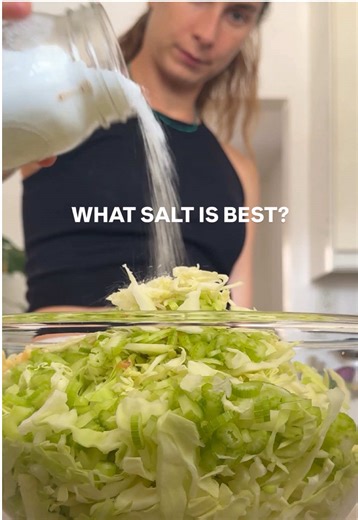 EP 7/25 — Fermentation 101: What salt is best for fermenting? 🧂 Salt might seem like a small detail, but in fermentation, it changes everything. In fact, it is one of the most important ingredients in the entire process: ➡️ draws water out of vegetables through osmosis which creates the natural brine that surrounds your ferment & protects it from oxygen exposure ➡️ inhibits the growth of unwanted bacteria, while at the same time allowing beneficial lactic acid bacteria to thrive ➡️ helps mainta