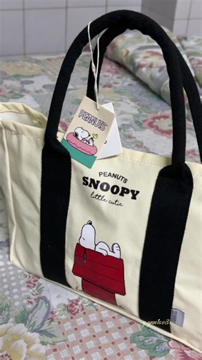 Snoopy Handbag Collection: Must-Have for Fans