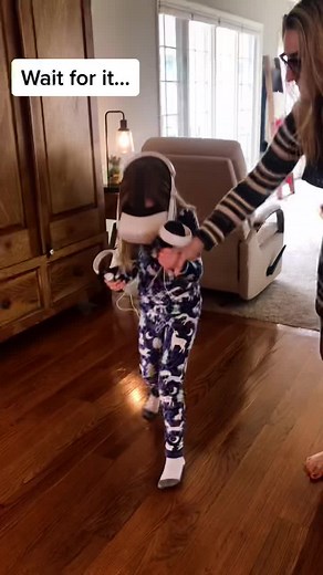 The worst big sister. #oculus #waitforit #bigsister #vrfail #walktheplankchallenge