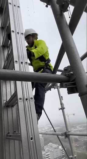 Scaffold Collapse Caught on Camera 😱