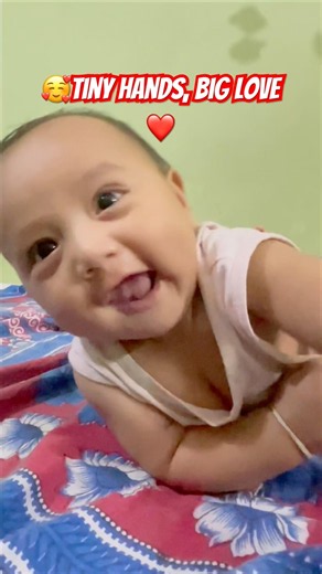 🥰Tiny Hands,Big Love❤️ #shorts #trending #viral #funny #explore