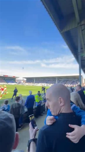 That the "What's happened?" bloke is a #ycfc fan in the home end just makes it even more perfect. An Oscar winning performance.
