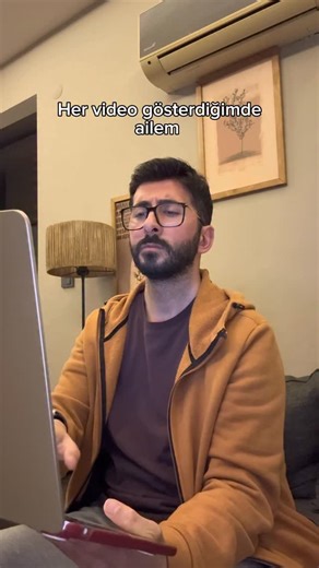 Uğur Topdamış on Instagram: "Evet Ariana Grande sınıf arkadaşım anne dkdkdk"