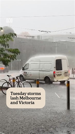 How was it at your place? 🌧️ More than 3,000 people were still without power on Wednesday morning after storms across Victoria on Tuesday. Some parts of Victoria recorded 50 millimetres of rain yesterday afternoon and evening, including Mildura, Wodonga, Wangaratta and Robinvale. An emergency warning was briefly issued just after 7:30pm for people in areas north-west of Melbourne to immediately take shelter, including Seymour, Castlemaine, Kyneton and Kilmore. Read more: https://www.abc.net.au/