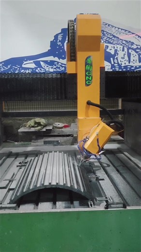This head-swinging machine can process materials with special shapes, supporting mature technology. #stonemachinery #stoneprocessing #stone #4axis #stone
