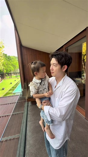 เก็บเอาไว้เป็นเดือน ก่อนจะกดจองตั๋ว จองโรงแรมให้พี่เฮ้าส์ คบกันมา5ปี ไม่เคยรักพี่เฮ้าส์น้อยลงเลย มีแต่อยากให้จะความรักเราสดใหม่อยู่ตลอด เคยบอกกับพี่เฮ้าส์ว่า เราไม่ใช้รูมเมท ถ้าอยู่ด้วยกันก็ต้องแคร์กันรักกัน เป็นผู้ให้และผู้รับไปด้วยกัน ดีใจที่พี่ชอบทุกอย่างที่หนูเตรียมไว้ให้ อนันตราเป็นโรงแรมที่หนูฝันอยากจะมาพัก เพราะบอกตามตรงว่ามันไกลตัวหนูมาก แต่วันนี้ภาพจำเราสองคนได้มามองทุกอย่างด้วยกัน พร้อมยัยหนู ที่นี่สวยมากจริงๆต้ามีความสุขมาก ดีใจที่พี่ก็มีความสุขที่ได้รับเช่นเดียวกัน รักพี่เฮ้าส์นะคะ ไ