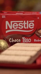 Mini Bolo Ópera Choco Trio. O sabor do chocolate Nestlé, com a crocância do biscoito e o recheio na medida certa dará o MATCH perfeito ❤️🍫 Ingredientes Ganache de Café 150 g de NESTLÉ®️ CLASSIC®️ Chocolate Ao Leite derretido 1 colher (sopa) de NESCAFÉ®️ Tradição solúvel 4 colheres (sopa) de creme de leite fresco Mousse de Leite MOÇA 1 xícara (chá) de creme de leite fresco gelado 3 colheres (sopa) de açúcar refinado 1 lata ou caixinha de Leite MOÇA®️ (395g) 1 pacote de gelatina hidratada Montage