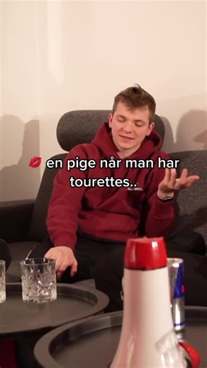 Når man prøver at kysse en pige… men Tourette’s har andre planer 😭💋 Der er NUL tutorial til det her. #dansk #danmark #fypdk