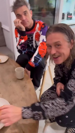 Robbie Williams fan page on Instagram: "The two babies of the band sitting in the baby chairs 😄😍 Mark at Robbie’s house today 🥰 Los Angeles Jan 15, 2023 Credits: @aydafieldwilliams thank you for sharing 😊"