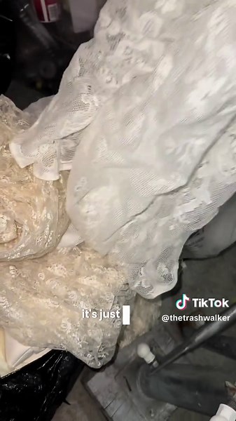 Unique Vintage Wedding Veil Found Through Dumpster Diving