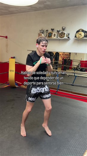 Teneis todo el material que uso para pelear en el link de la descripción, si quieres un preparador de tu alimentación y entrenamiento escribenos a @crrnutricion #boxeo #box #mma #k1 #muaythai