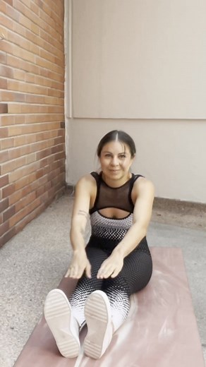 Get ready for an Ab-tastic Pilates journey!🌟 These 5 powerhouse exercises are your ticket to tight, toned abs.☝️ Pilates isn't just a workout; it's a game-changer. Strengthen your core, embrace the transformation!💪 🩷 Cross-Body Toe Touches 🩷 Supported Boat Pose 🩷 Russian Twists 🩷 Bicycle Crunches 🩷 Leg Circles - 3 sets of 15 reps Follow us for more empowering routines 🤸 . . . #reversehealth #reversehealthapp #reversehealthpilates #menopause #menopausefitness #menopauseweightloss #healtha